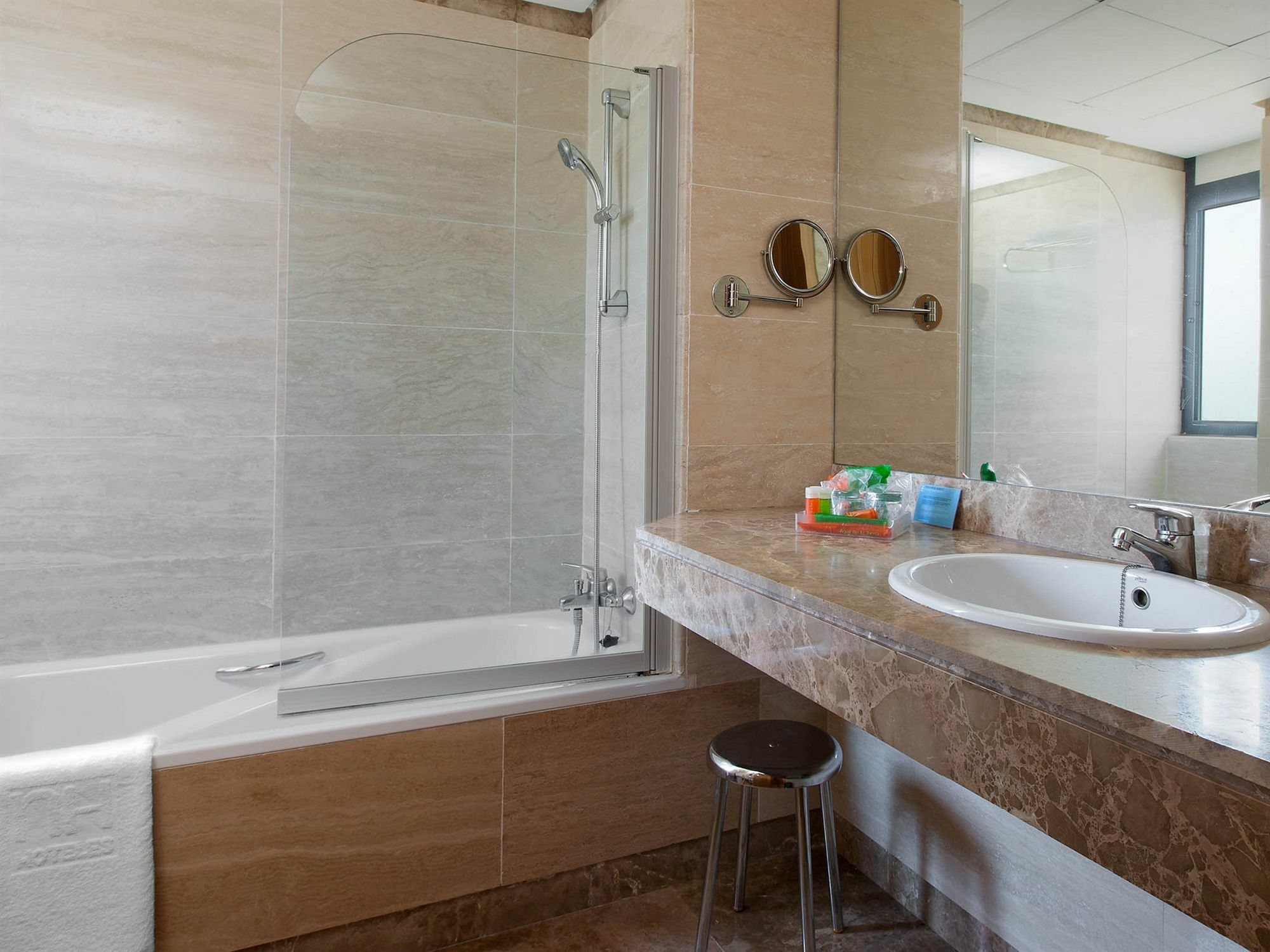 Apartamentos Th La Florida มาดริด ภายนอก รูปภาพ