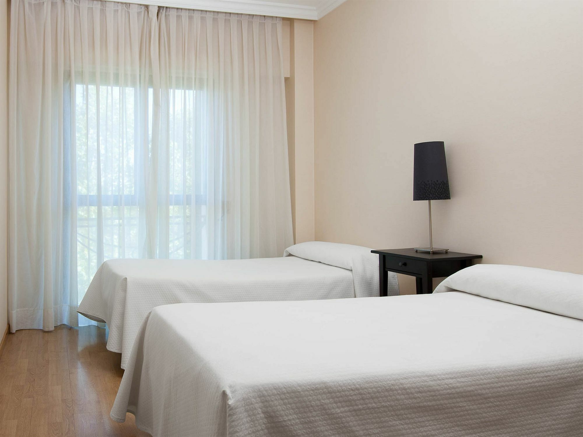 Apartamentos Th La Florida มาดริด ภายนอก รูปภาพ